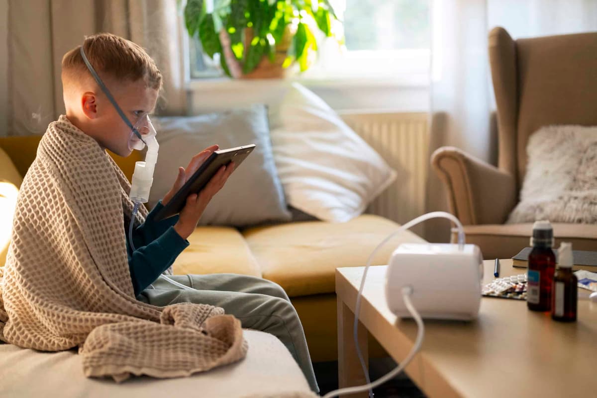 Choosing an Oxygen Concentrator: 5L vs. 10L – A Guide for Home Care in Pakistan.