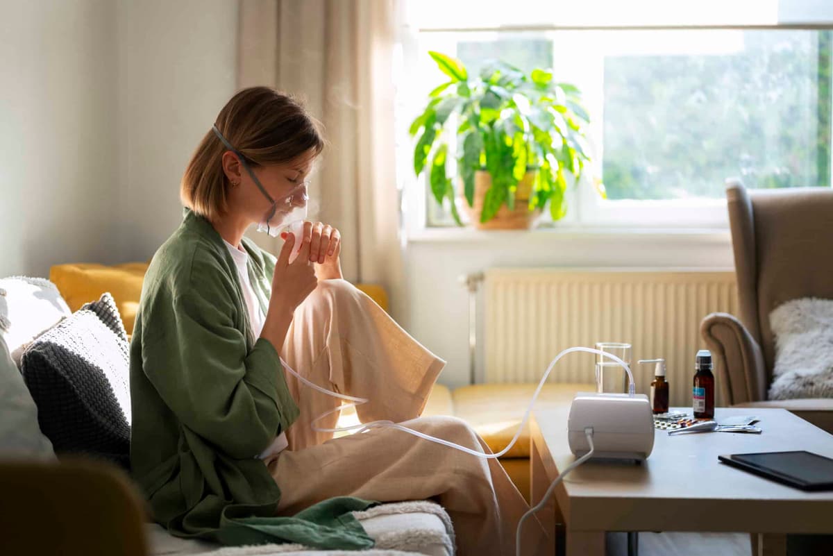 Portable vs. Home Oxygen Concentrators: A Guide for Active Patients in Pakistan